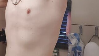 душ &#8211; домашнее видео крупным планом, где молодые немецкие гей-шлюхи-любители занимаются анальным сексом