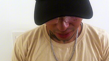 Mi amigo hetero se quemo las manos, solo cuenta conmigo. Hagamosle. Porno latino en español