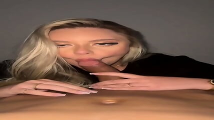 Loira gata metendo e tomando leitinho