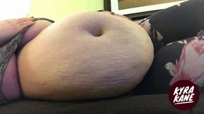 Front Seat to BBW Giantess Belly Rubs and Smacks (MP4 HD)