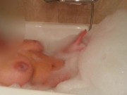 asmr sentitemi mentre lo pompo come un cagna e il mio orgasmo nella vasca quando mi grilletto la pas