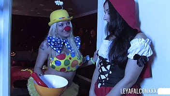 Sexy Brunette Sheena Ryder Goes Wild With Blonde Clown Leya Falcon!