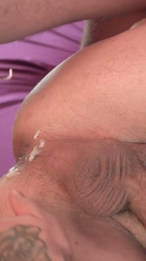 Gym Friends Chris And Seth Want Make Homemade Porn   Clip 3