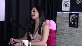 Gosta do swing, e j&aacute_ fez com dois homens, e tem vontade de fazer o gang bang com... - Edna Samara (SHEER/RED)