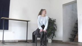 Bonnie Dolce has fun on the slave's face B mp4