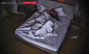 上帝視角 學校老師跟男子開房 看了好久的電視終究被操 誇張的姿勢和撞擊的速度和力度 讓老師大叫不停