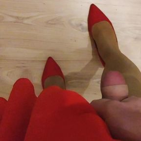 Cumshot in gf&#039;s Pantyhose, dress and heels