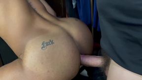 backstage de uma apresentacao de sexo interativo com zeus