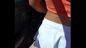 Puta mexicana ense&ntilde_a el culo en p&uacute_blico y se lo manosean a placer