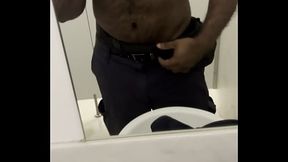 SEGURAN&Ccedil_A NO BANHEIRO DO SHOPPING MIJANDO E ESPERANDO POR DIVERS&Atilde_O