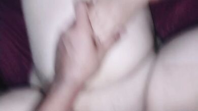 Booking suami teman jadi ngentot sampai klimaks orgasme milf indo