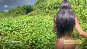 Transei no meio da trilha lotada de gente, com o Corno filmando e com banho de porra nos peitos.