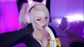 GAMER GIRLS LOVE BANANAS