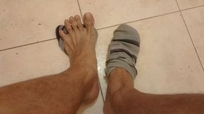 Sock Removal & Toe Play – Close-Up Toes & Barefoot Reveal ?