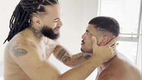 NEG&Atilde_O DA PIROCA GIGANTE ARROMBA VIADINHO DEPOIS DO TREINO