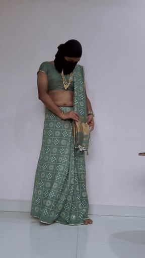 Jaw-dropping moment from "Gujrati style saree wearing"