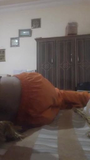 Pakistani Pathan Girl in Orange Shalwar Showing Her Ass