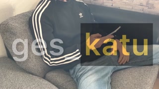 ges_katu 休日 リビングでオナニー 巨根 お腹に大量発射