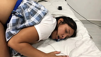 me follo a mi hermanstra y me corro en sus enormes y deliciosas tetas