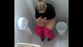 cati do bambus mijando