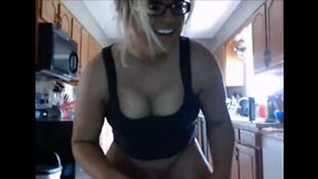 Kelly Nicole webcam cum