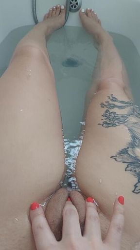 White Toes & Hairy Pussy Bath Play