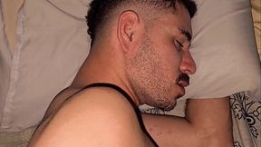 O CUZINHO CHEGA PISCA QUANDO O MACHO DA VIZINHA VEM PEDIR A&Ccedil_UCAR LOGO CEDO, FODE E VAI EMBORA.