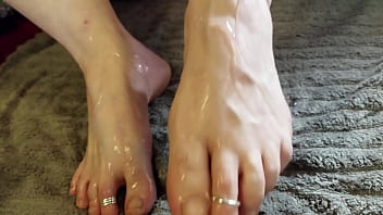 Gorgeous Feet Get Super Sticky