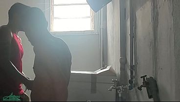 O t&eacute_cnico da m&aacute_quina de lavar sem cueca