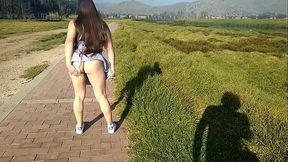 Hermanastra Se Pone De Exhibicionista En El Parque, Termina Llena De Leche De Su Hermanastro.