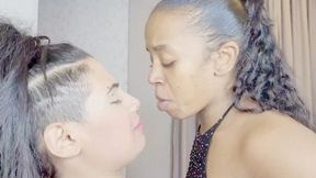 WILD AND INSANE KISSES FROM A DWARF -- BY ANANZINHA - CLIP 2