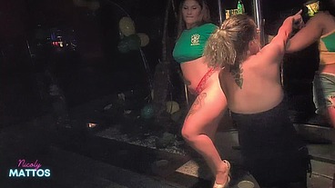 Festa da copa do mundo na balada e já começamos tomando leitinho do segurança