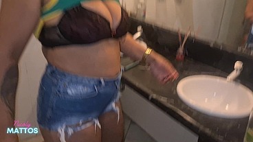 Festa da copa do mundo na balada e já começamos tomando leitinho do segurança