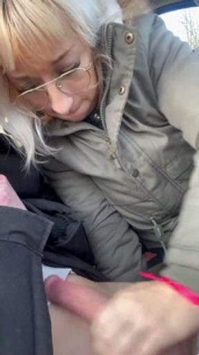 I get sucked by my friend’s girlfriend in this car