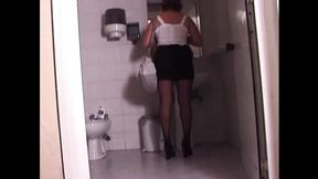 Threesome with to men she like drinking the cum at the end