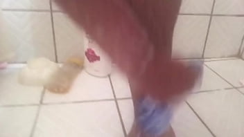 Me graban mientras me ba&ntilde_o