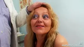 Mature woman Stazka gyno speculum real pussy examination