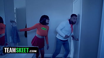 Jinkies! Velma &amp_ Fred Are Trying To Solve A Mystery In A Creepy House But They Fuck Instead