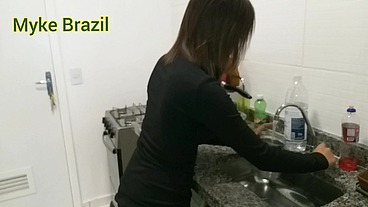 Diarista novinha nao resiste a um coroa e transa com o patrao Feat. Alice Vasconcellos