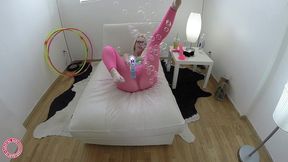 dancing samantha rone slides that dildo inside her plump pussy!