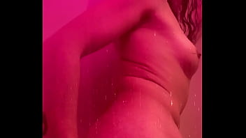 Je t&#039_embarque sous ma douche au Formule un du coin !tu pourrais venir me ...