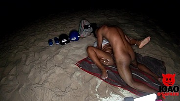 Baiana quis dar no meio da praia do nudismo no Rio de Janeiro- preta fogosa - joao o safado