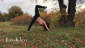 Naked outdoor training with a yoga teacher LeoKleo