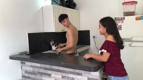 Amateur casero sexo con mi vecina morena &mdash;  me dijo que quer&#x00ED;a que le besara con mi lengua su hermosa