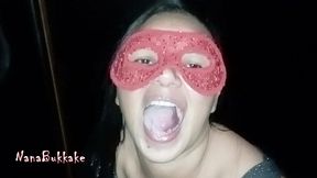 fodendo e chupando estranhos na cabine do clube de swing