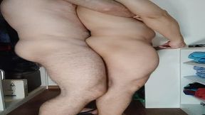 levou gozada na bunda em pe