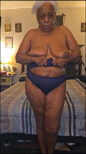 Mature Ebony Makes Her Pussy Talk