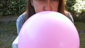 Balloons to inflate together in the garden 1080HD