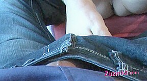 Czech amateur Zuzinka does sexy footjob