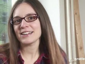 Ersties - Die kreative Lena B. tüftelt gerne an sich selbst